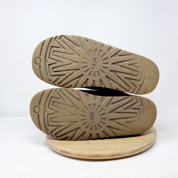 UGG Bailey II Boots Womens 7 Brown Suede‎ Sheepskin Winter Button Classic Shoes - Picture 9 of 11